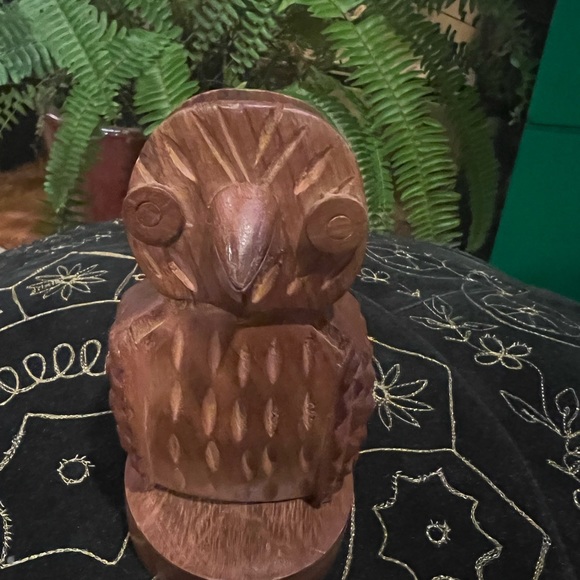 Matr Boomie hand carved hoodwink owl eyeglass holder stand sheesham rosewood - Picture 2 of 8